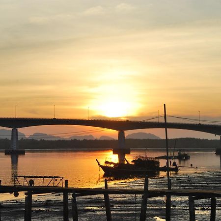 At Pier Hostel Lanta เกาะลันตา ภายนอก รูปภาพ