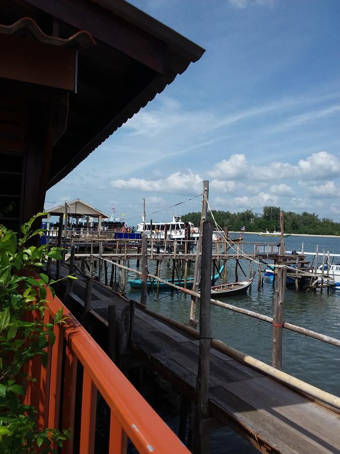 At Pier Hostel Lanta เกาะลันตา ภายนอก รูปภาพ
