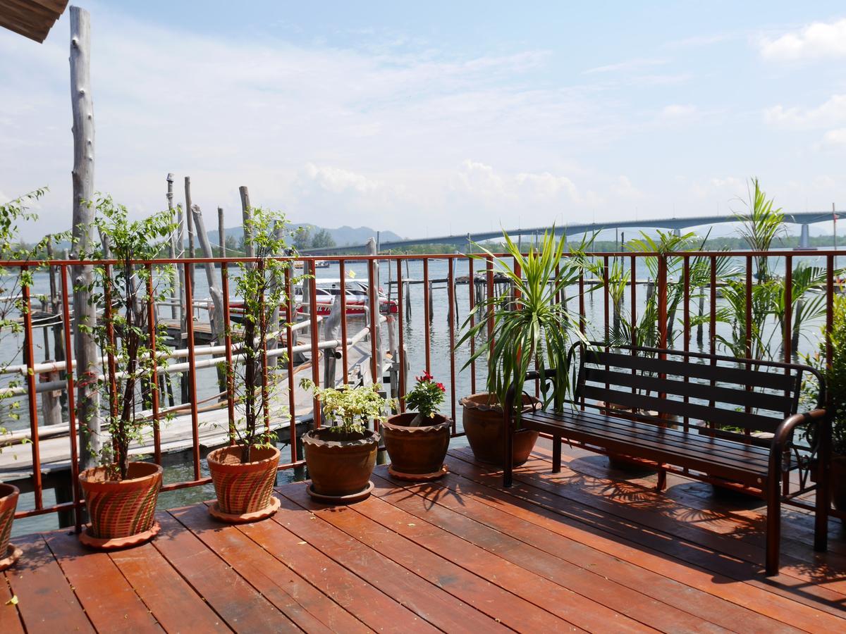 At Pier Hostel Lanta เกาะลันตา ภายนอก รูปภาพ