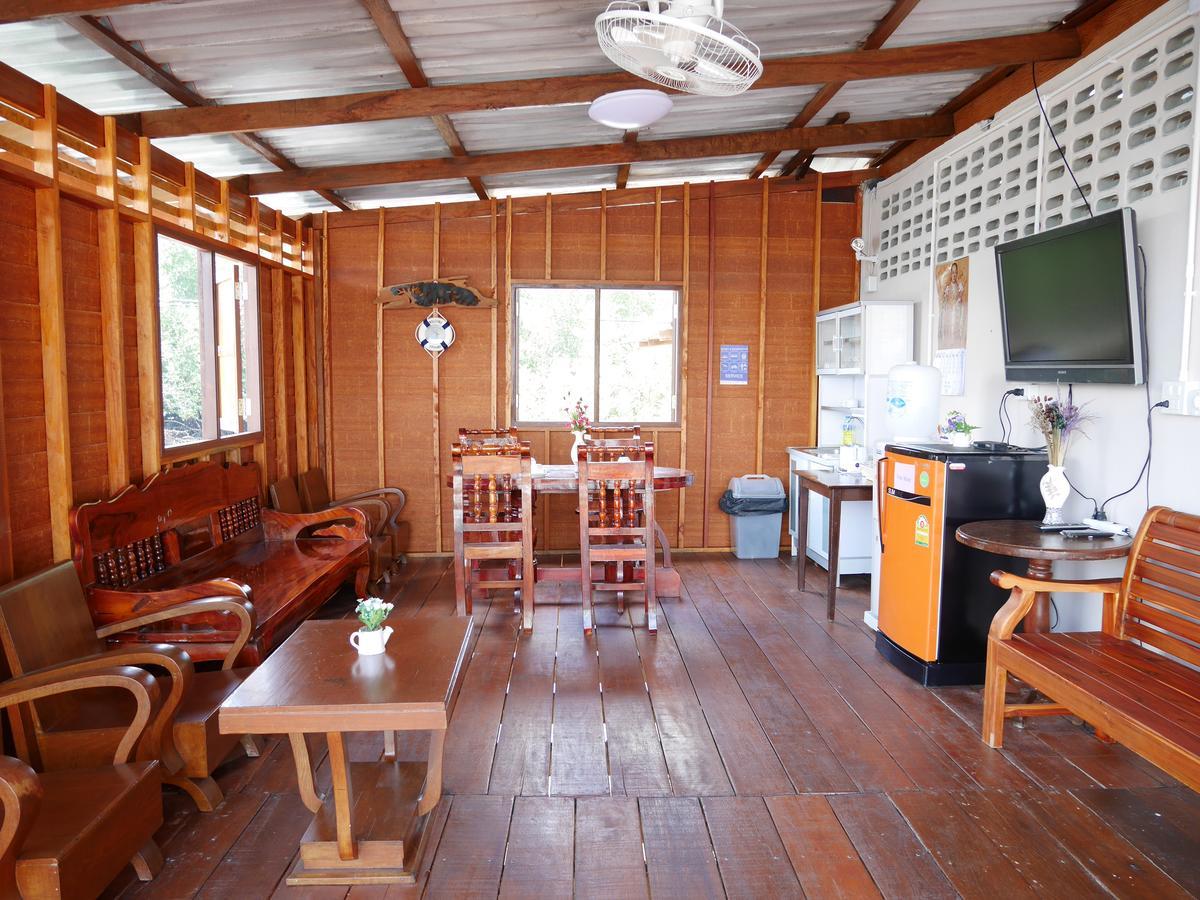 At Pier Hostel Lanta เกาะลันตา ภายนอก รูปภาพ